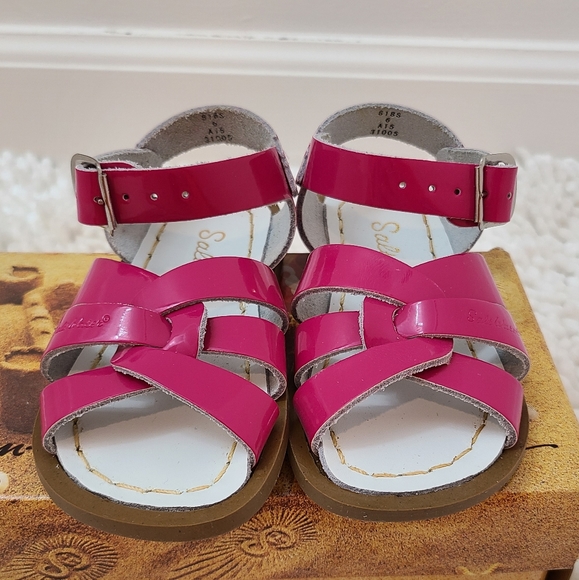 NIB Sun-San Salt Water Shiny Fuchsia Salt Water Toddler Sandals - Picture 2 of 8
